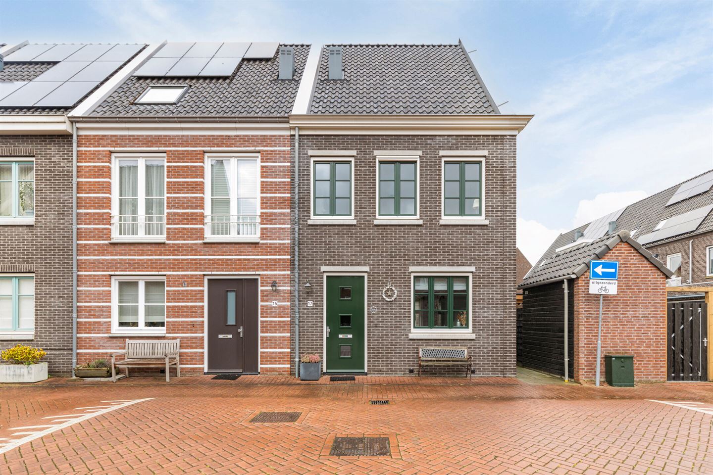 Huis Verkocht: Veenoever 17 2371 JE Roelofarendsveen [funda]