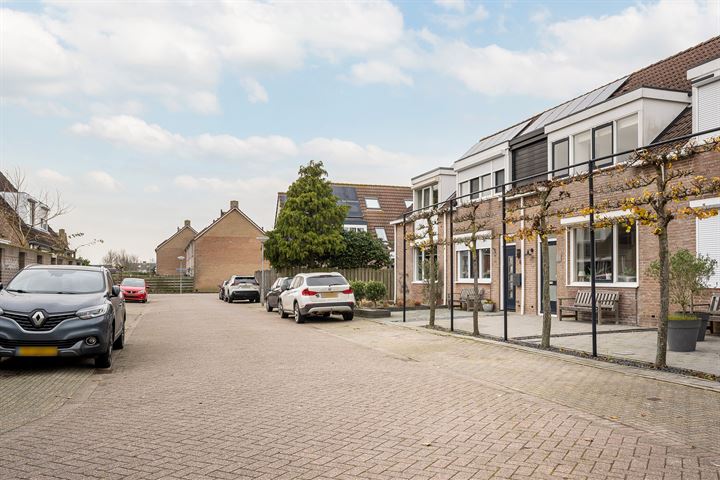 Bekijk foto 5 van De Casembrootstraat 4