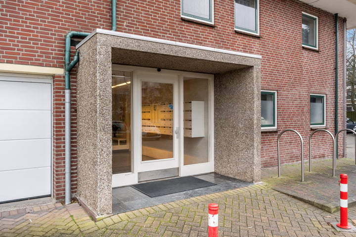 Bekijk foto 4 van Adriaen Brouwerstraat 130