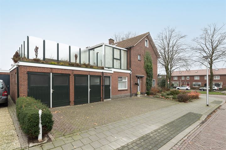 View photo 2 of Eschstraat 31