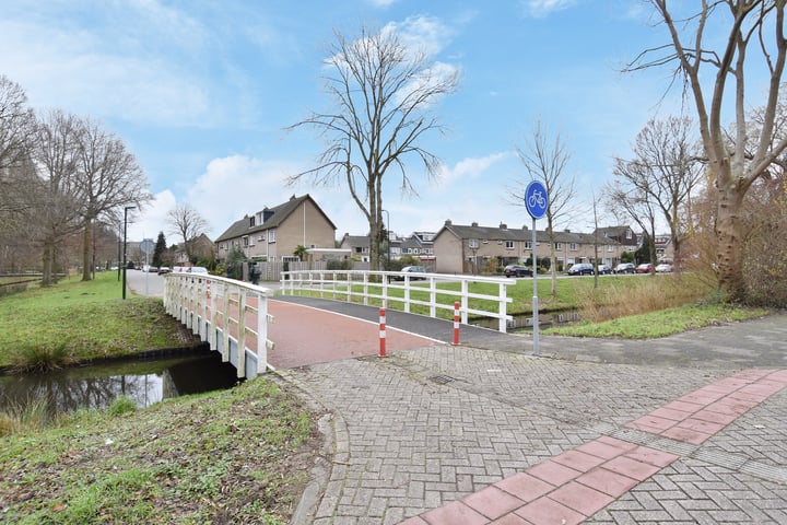 Bekijk foto 30 van Graaf Engelbrechtlaan 2