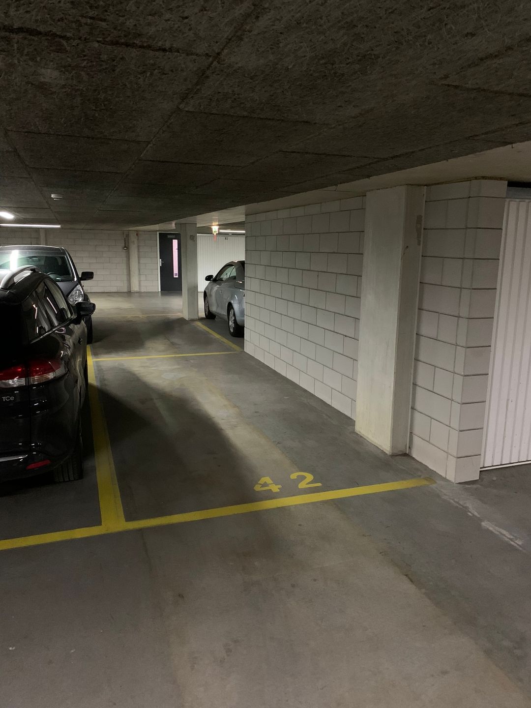 Foto 2 van Artemisstraat parkeerplaats 42