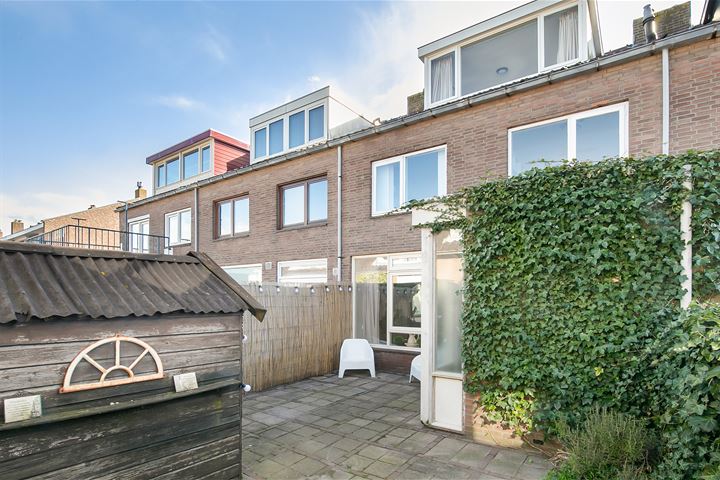 Bekijk foto 32 van Beatrixstraat 16