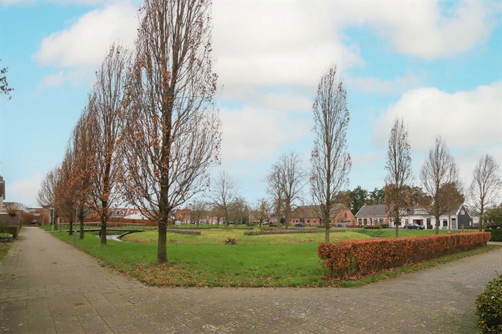 Bekijk foto 36 van Voorburcht 18