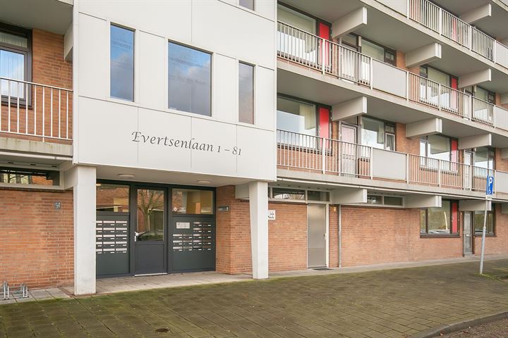 View photo 2 of Evertsenlaan 69