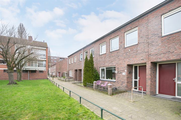 Bekijk foto 36 van Roerstraat 56