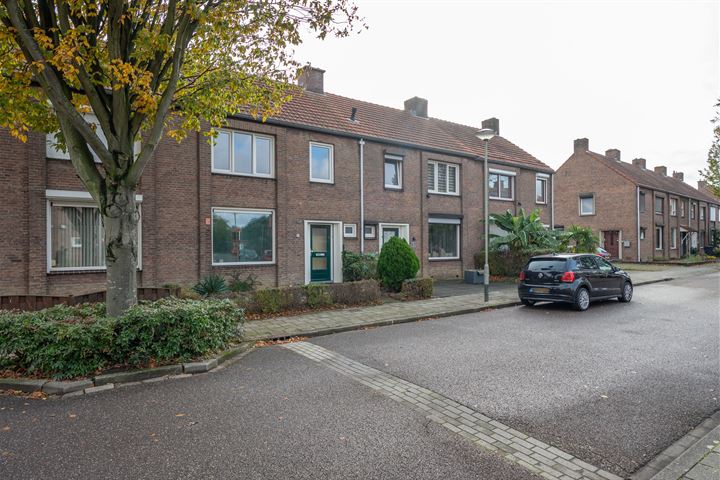 Bekijk foto 3 van Pastoor van Eijsstraat 33