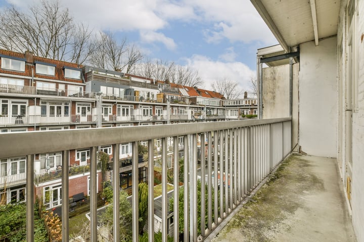 Bekijk foto 5 van Van Walbeeckstraat 91-III