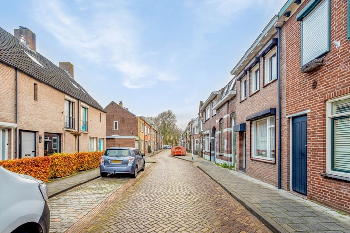 Bekijk foto 41 van Hoogvensestraat 115