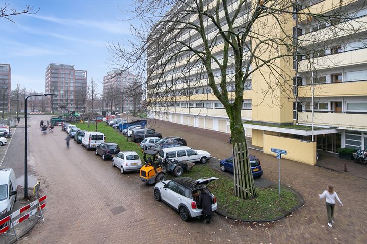 Bekijk foto 36 van Van Vollenhovenplein 77