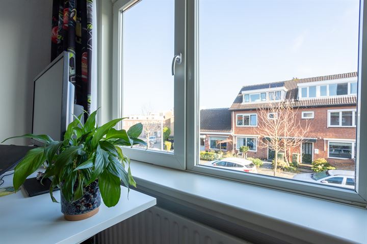 Bekijk foto 35 van Meeuwenstraat 83