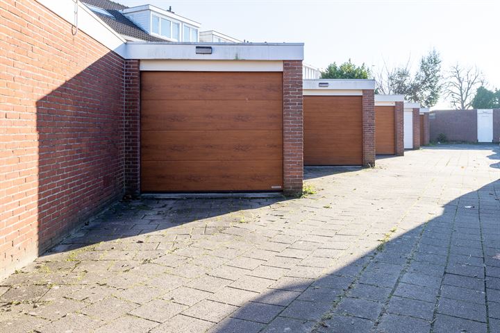 Bekijk foto 44 van Meeuwenstraat 83