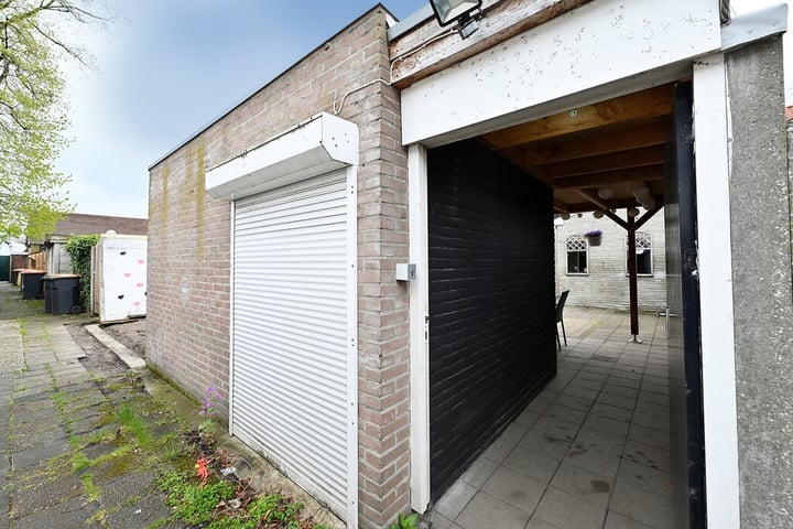 Bekijk foto 27 van Celebesstraat 18