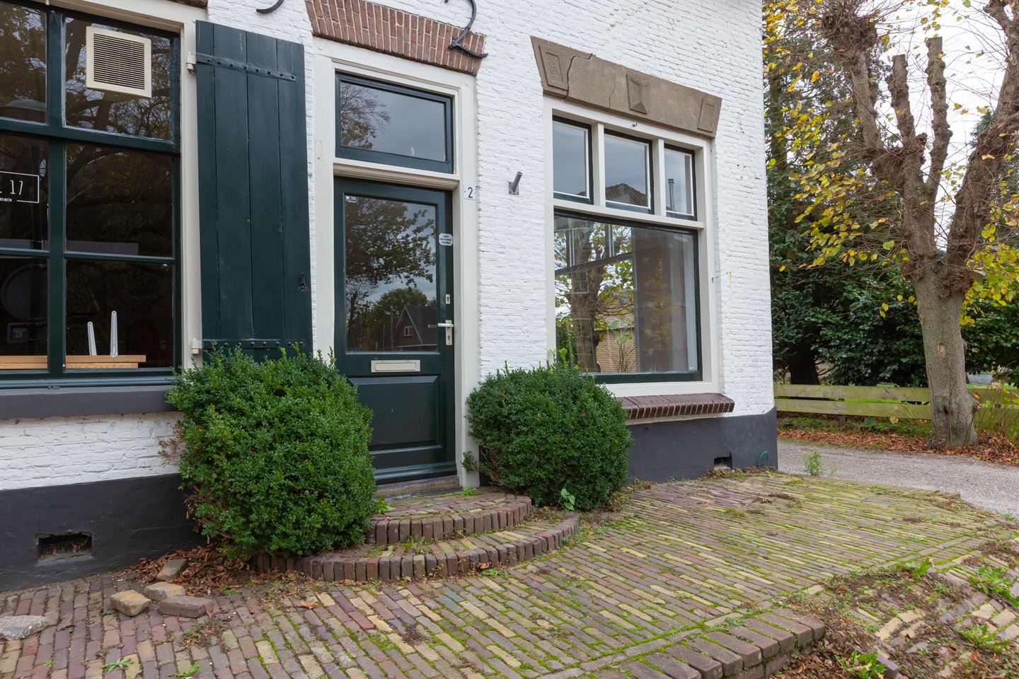 Bekijk foto 3 van Dorpsstraat 2