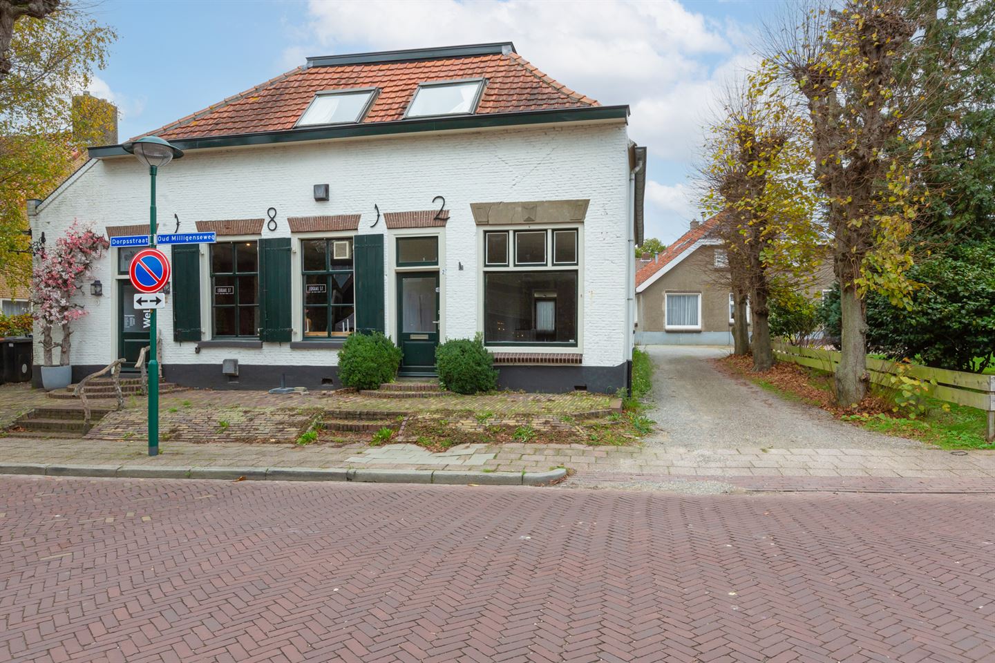 Bekijk foto 1 van Dorpsstraat 2