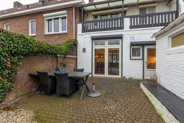 Bekijk foto 30 van Burg. Savelbergstraat 12