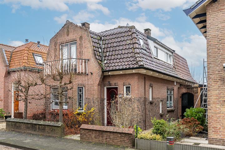 Bekijk foto 31 van Hobbemastraat 18