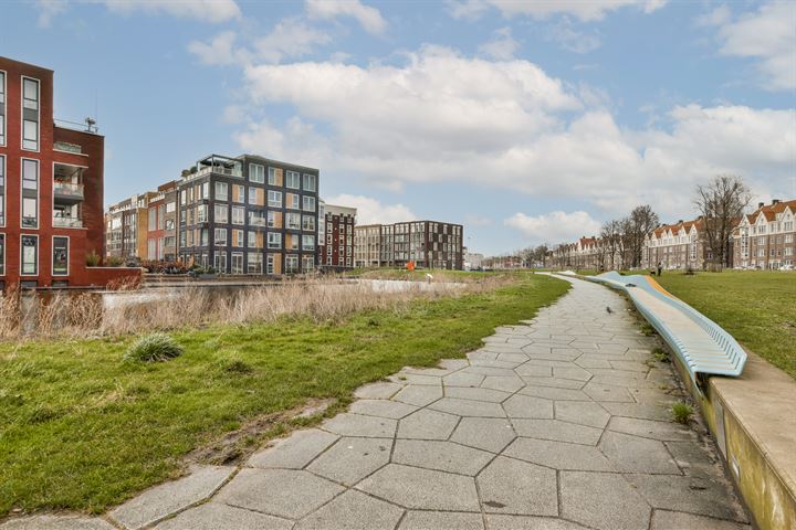 Bekijk foto 18 van Spaarndammerstraat 117-2