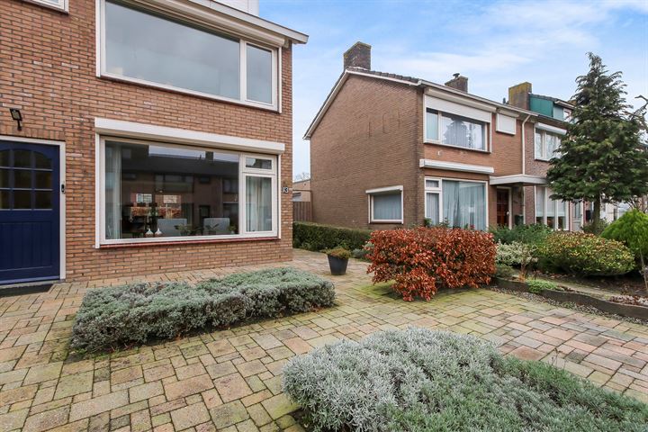 Bekijk foto 38 van Meidoornstraat 13