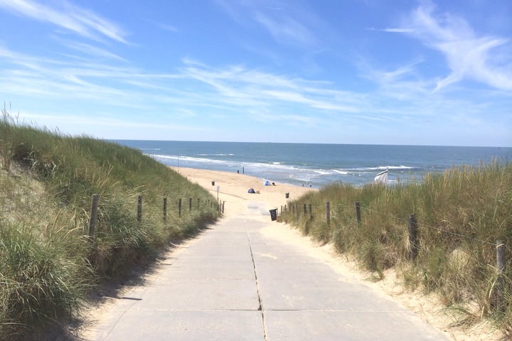 View photo 10 of Strandhuisje aan Zee