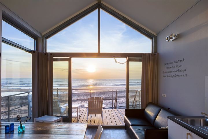 Bekijk foto 1 van Strandhuisje aan Zee