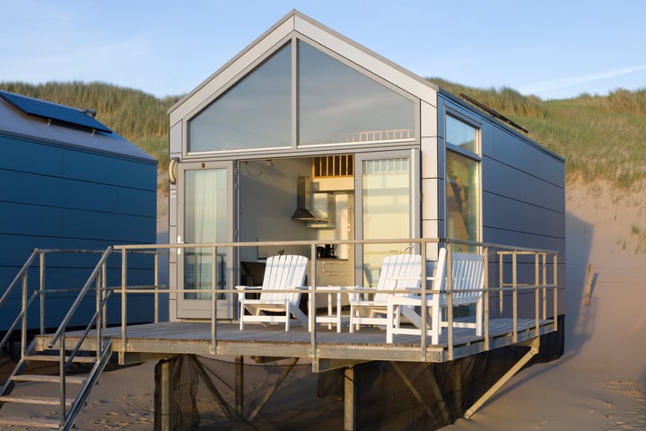 Bekijk foto 2 van Strandhuisje aan Zee