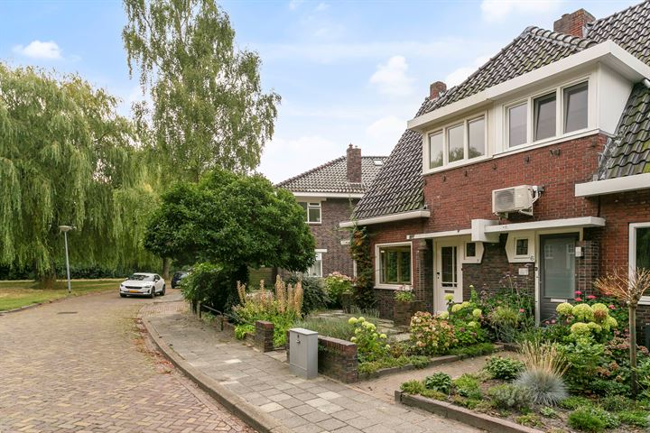 Bekijk foto 2 van Juliana-straat 7