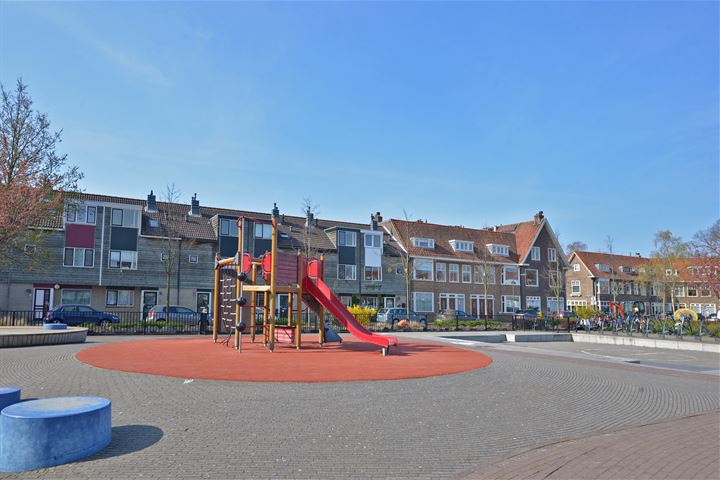 Bekijk foto 36 van Van Zeggelenplein 8