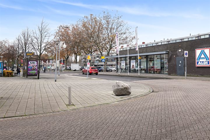 Bekijk foto 48 van van Baerlestraat 141