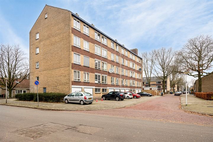 Bekijk foto 4 van Waalstraat 326