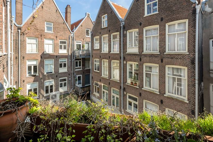 Bekijk foto 18 van Albert Cuypstraat 70-B-3