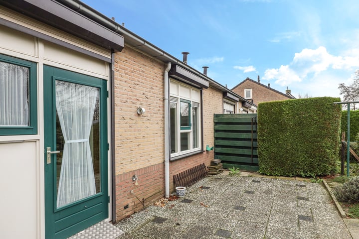 Bekijk foto 32 van St. Willibrordusstraat 16