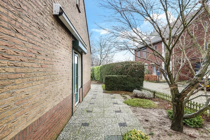 Bekijk foto 42 van St. Willibrordusstraat 16