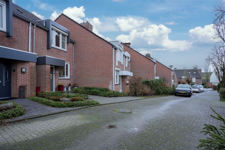 Bekijk foto 34 van Burg. Baron van Hövellstraat 53