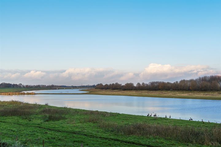 Bekijk foto 38 van Overlangelseweg 12