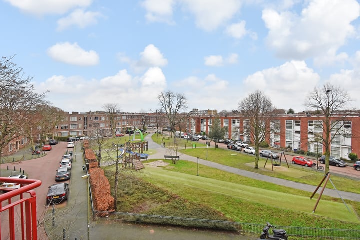 View photo 24 of Woudenbergstraat 109