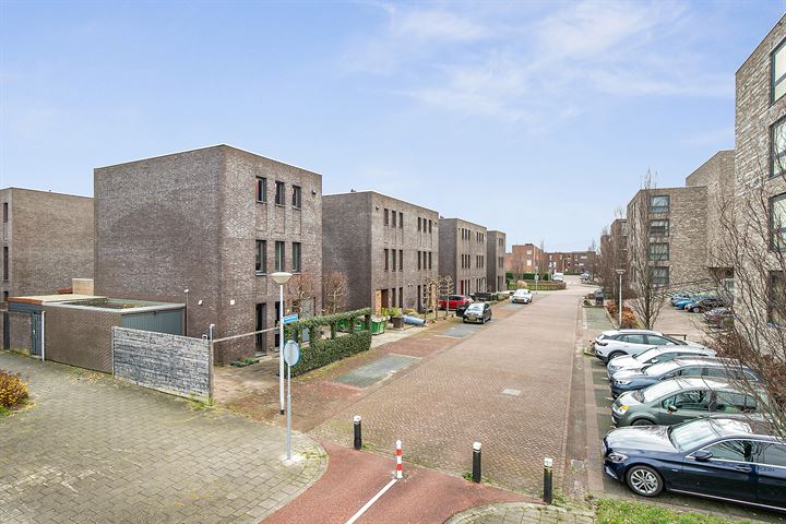 Bekijk foto 50 van Kooikerstraat 84