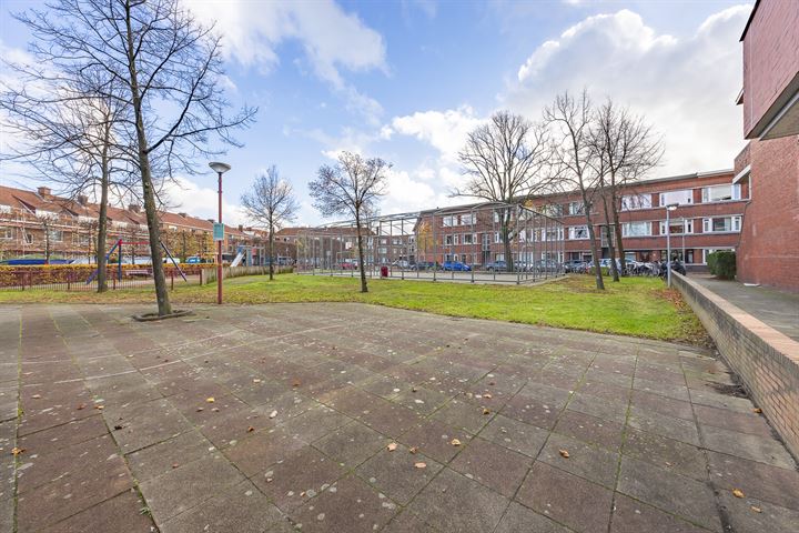 Bekijk foto 31 van van Gaesbekestraat 39