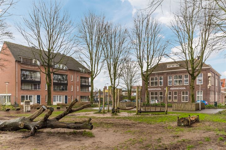 Bekijk foto 40 van Sint Willebrordstraat 39