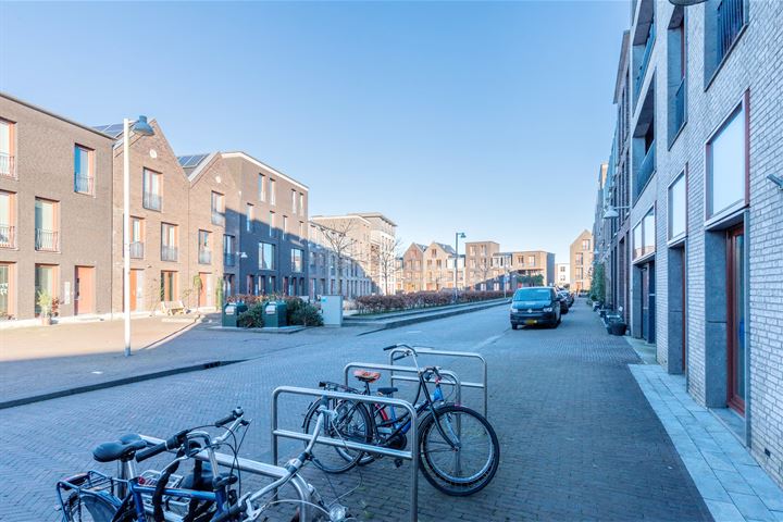 Bekijk foto 42 van Loes van Marlestraat 20