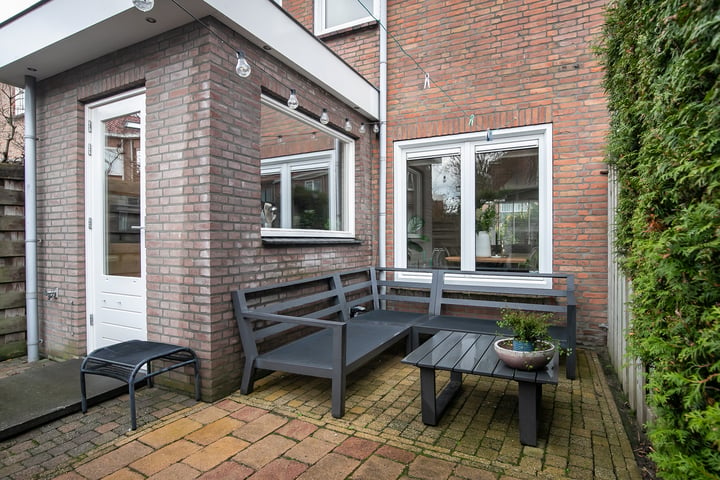 Bekijk foto 20 van Trompstraat 8