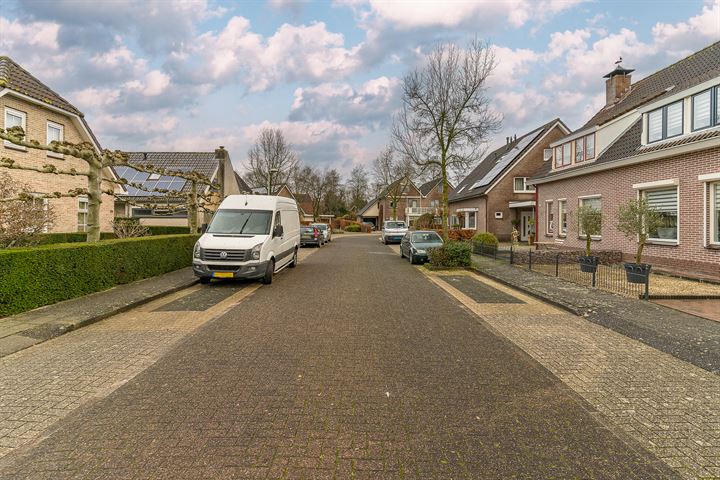 Bekijk foto 39 van Beethovenlaan 68