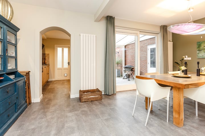 Bekijk foto 19 van Beatrixstraat 52