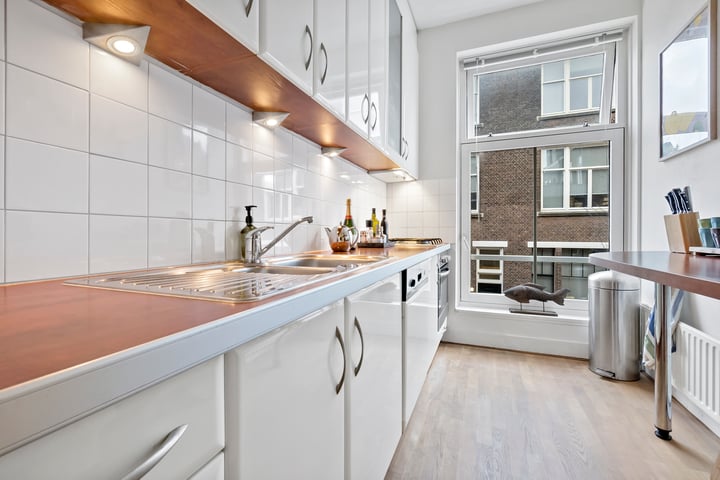 View photo 18 of Van Kinsbergenstraat 122-F