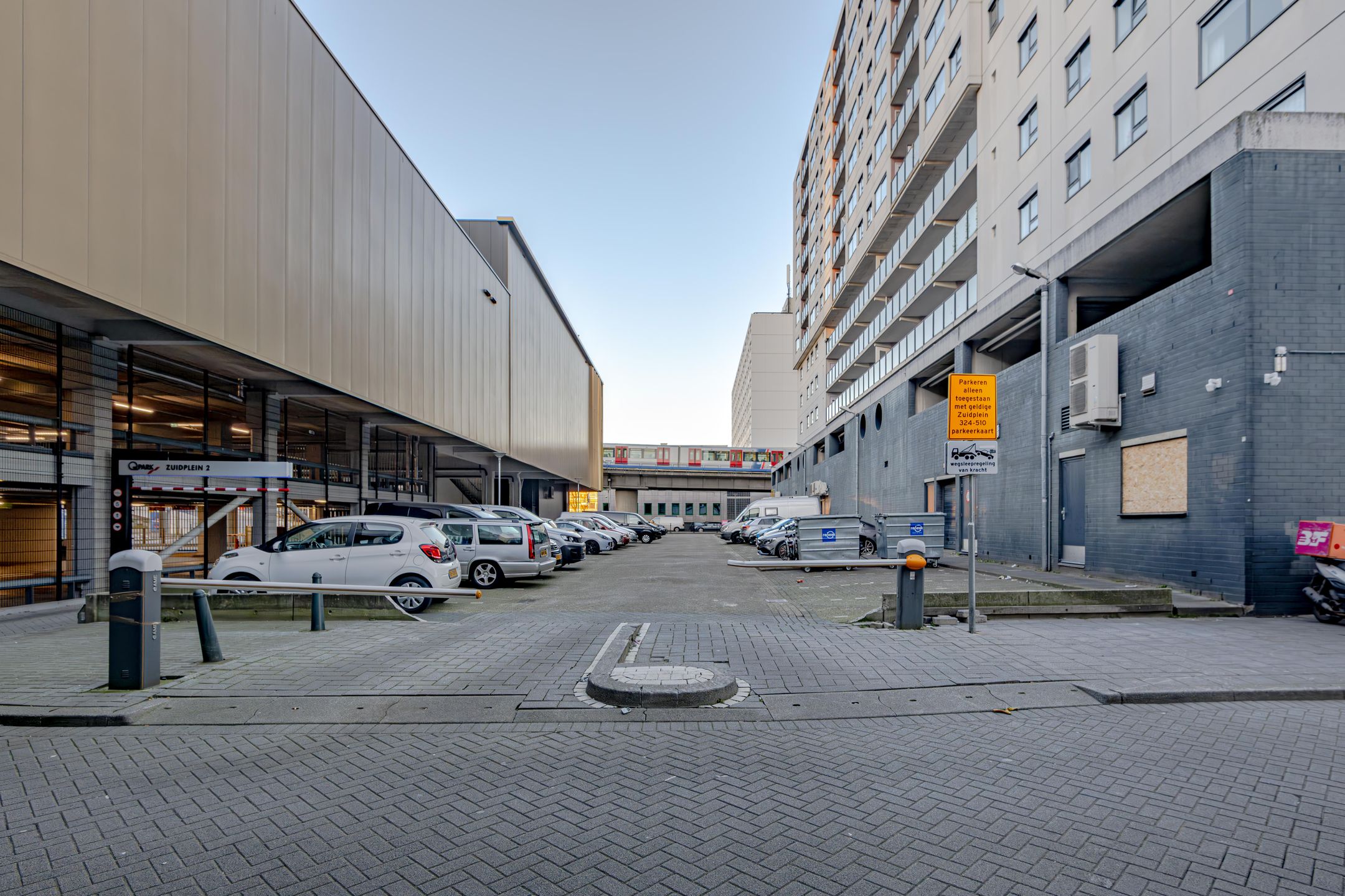 Zuidplein parkeerplaats, Rotterdam, 3083CX, Zuid-Holland, Nederland  