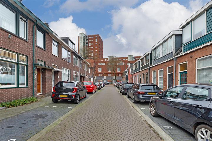 Bekijk foto 25 van Zwaardemakerstraat 10