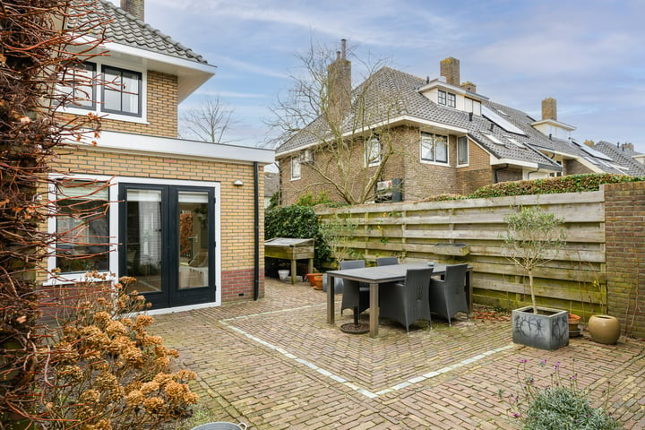 Bekijk foto 3 van De Ruyterstraat 68