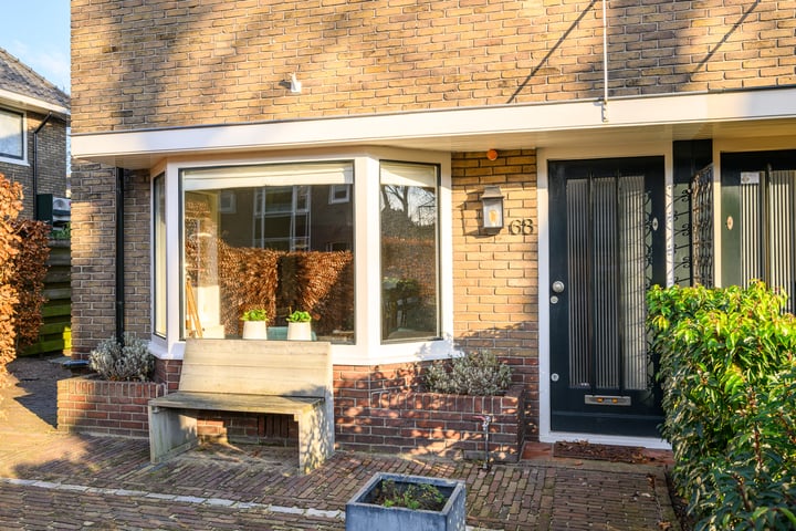 Bekijk foto 2 van De Ruyterstraat 68