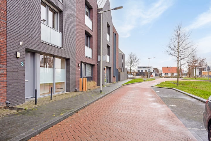 Bekijk foto 2 van Burgerwaard 8