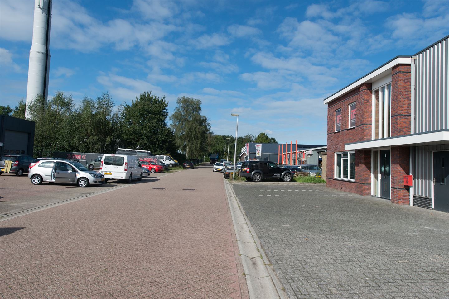 Bekijk foto 2 van Bedrijvenstraat 18